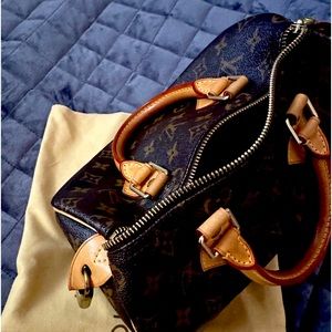 Authentic Luis Vuitton 25” Speedy